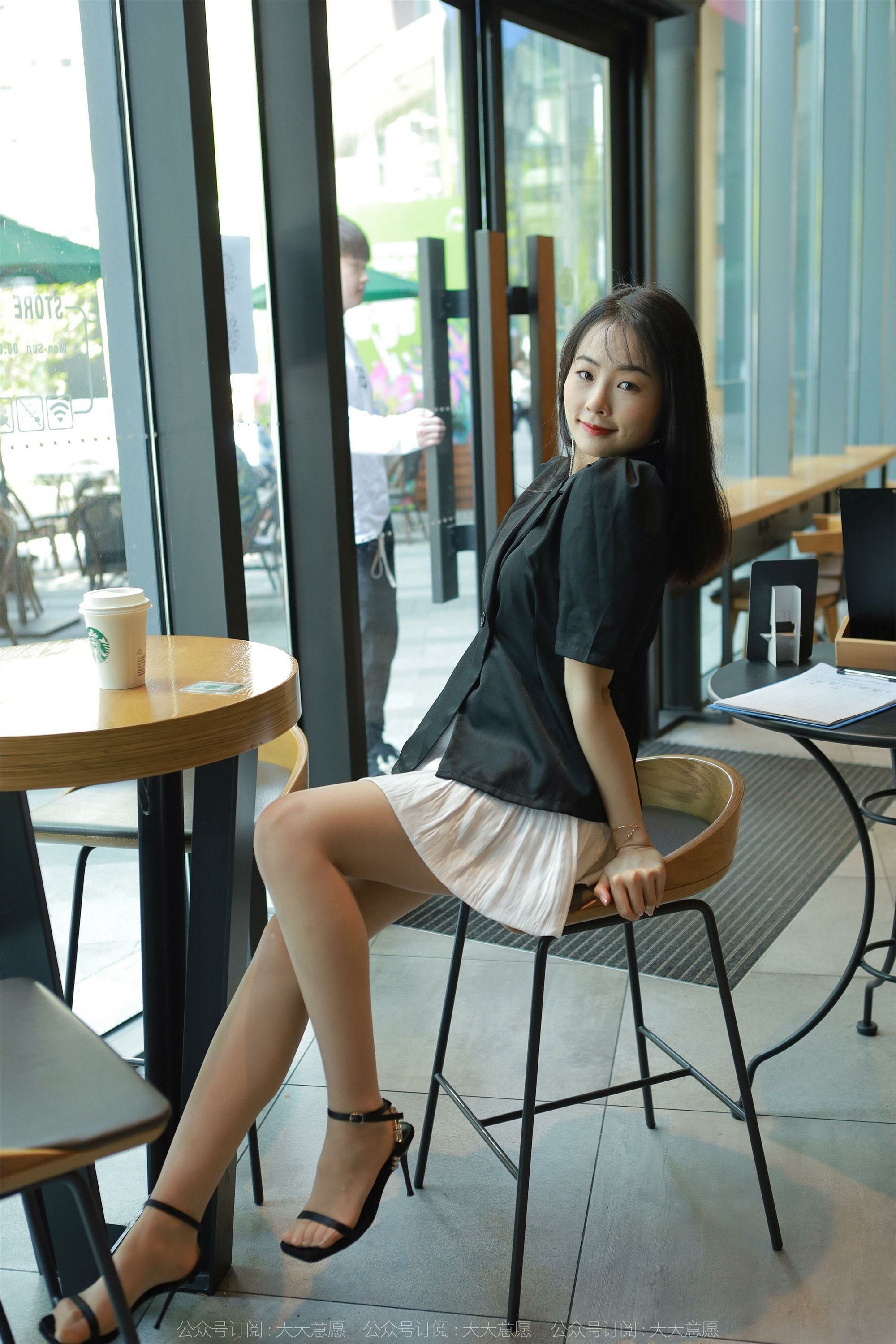 IESS异思趣向  2022.05.06 丝享家 1080：小金《简约黑色凉鞋》